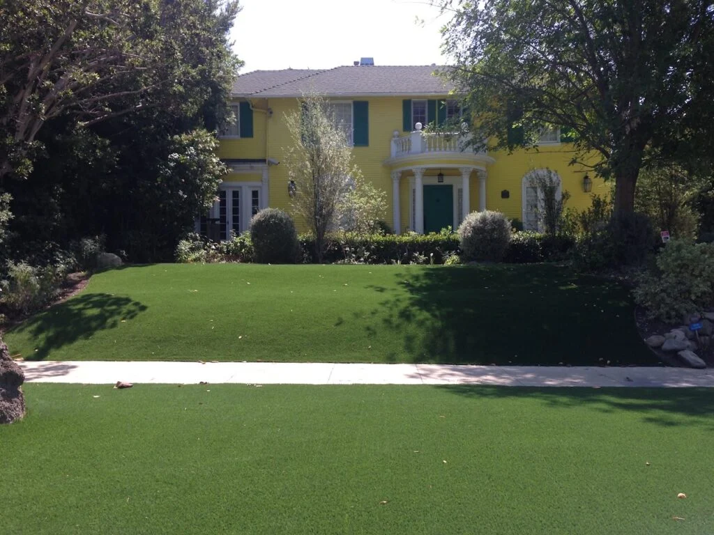 Artificial turf parkway frontyard Frisco TX - synthetic grass installation service areas