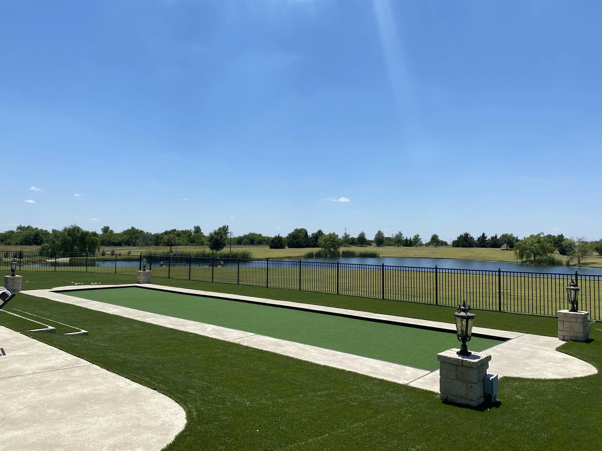 Luxury homes incorporating synthetic turf installation Frisco TX - premium artificial grass